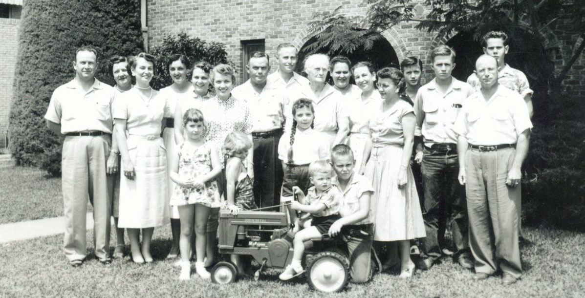 Clifford Graham (standing sixth from the right) poses with her five sibling and other relatives at a family gathering at her brother Henry Elder’s home in Fort Worth, Texas, in the early 1950s.