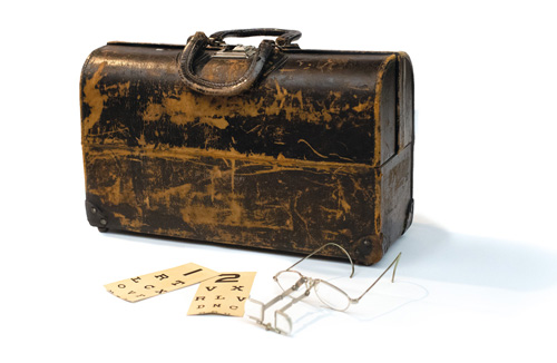 Dr-bag-and-glasses-500px