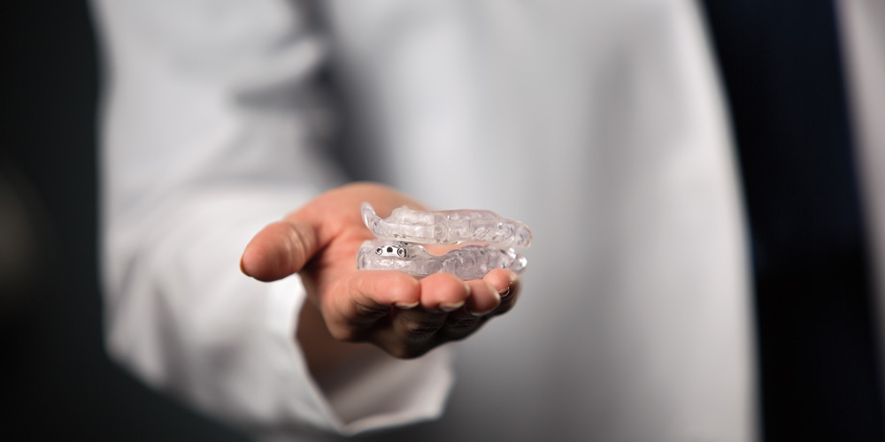 Oral device helps with breathing