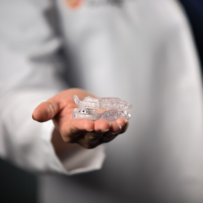 Oral device helps with breathing
