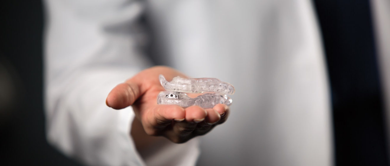 Oral device helps with breathing